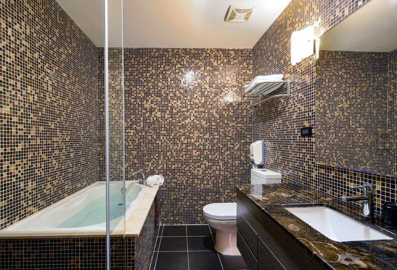 Talmud Hotel Тайнань Экстерьер фото