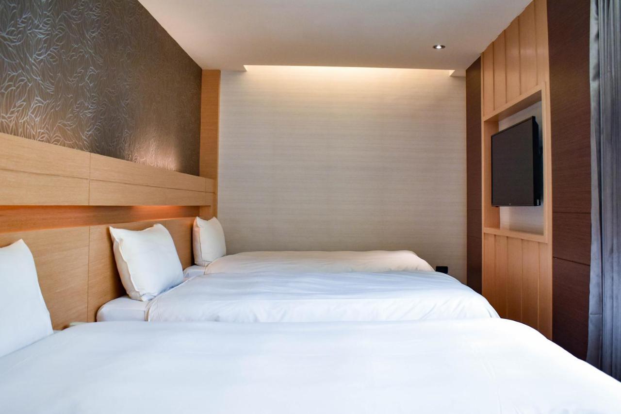 Talmud Hotel Тайнань Экстерьер фото