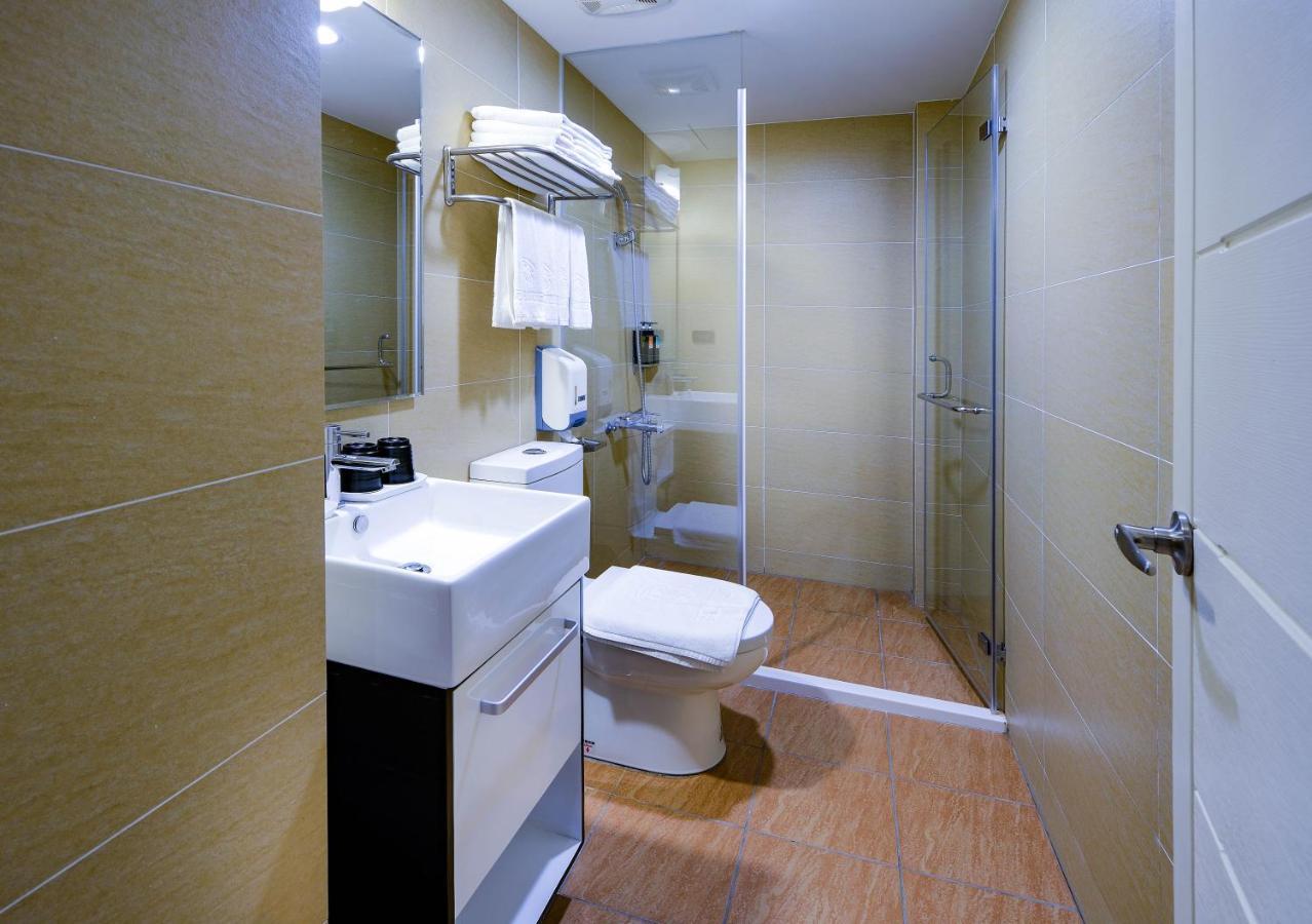 Talmud Hotel Тайнань Экстерьер фото