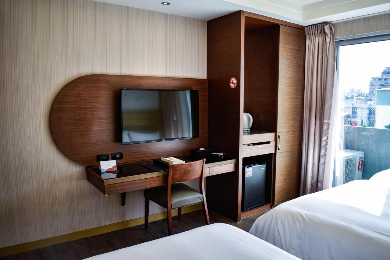 Talmud Hotel Тайнань Экстерьер фото
