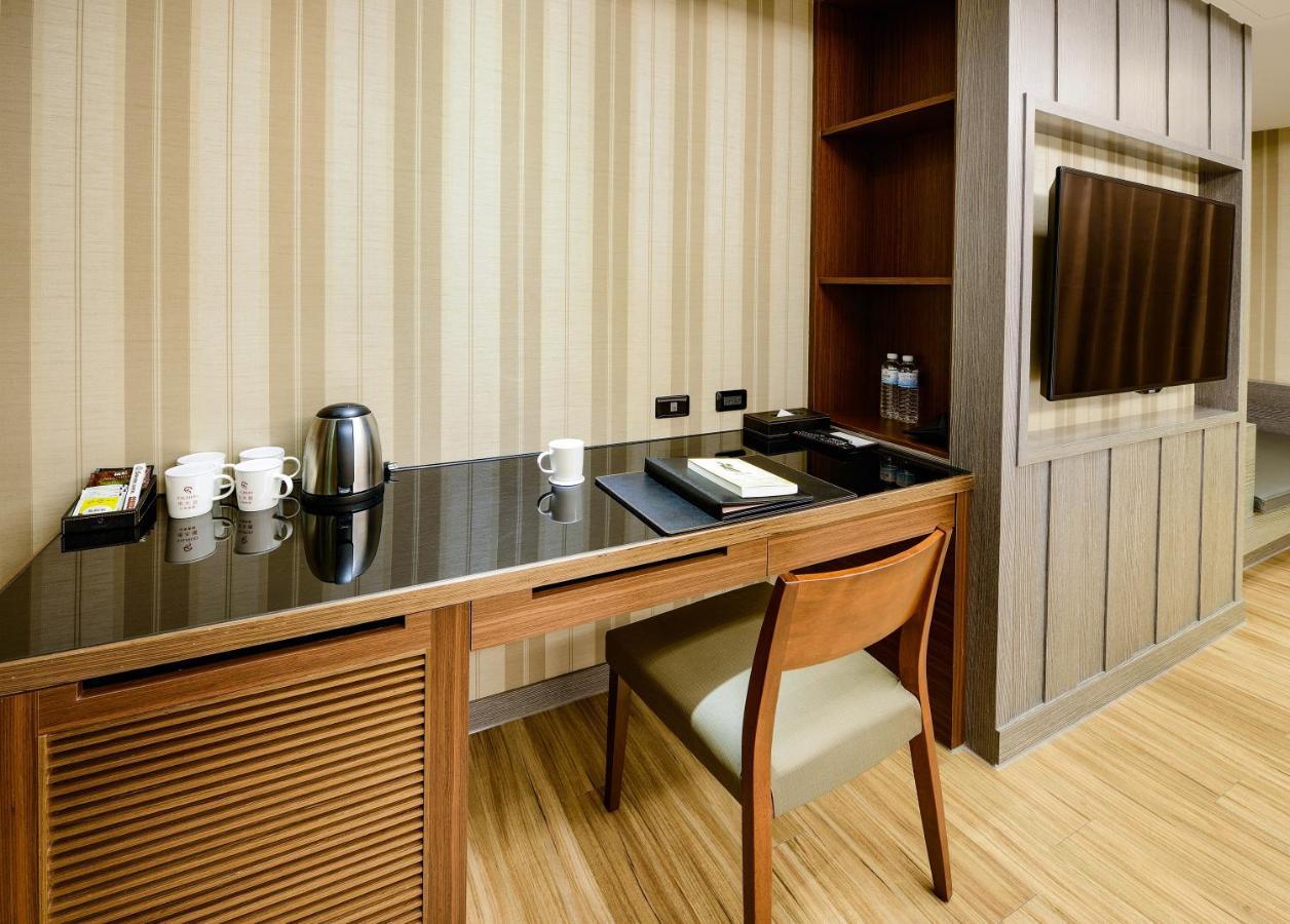 Talmud Hotel Тайнань Экстерьер фото
