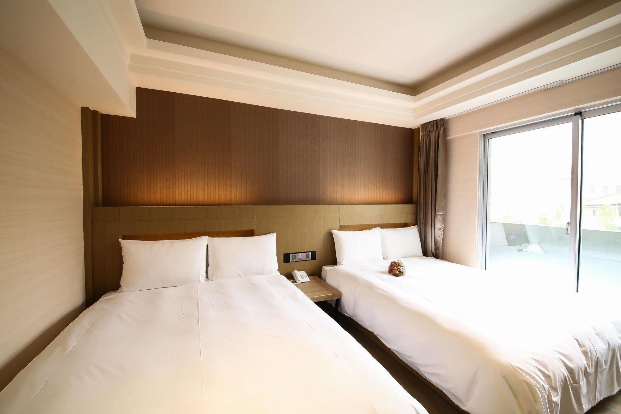 Talmud Hotel Тайнань Экстерьер фото